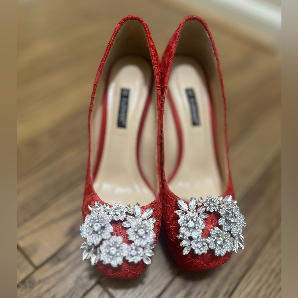 Elegant Red Women's Shoes with Crystal Embellishments
